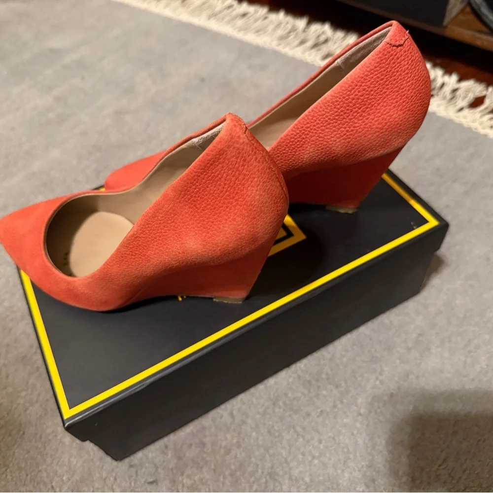 Pour La Victoire Mai Wedge Pumps Coral Red Leather Heels Size 7